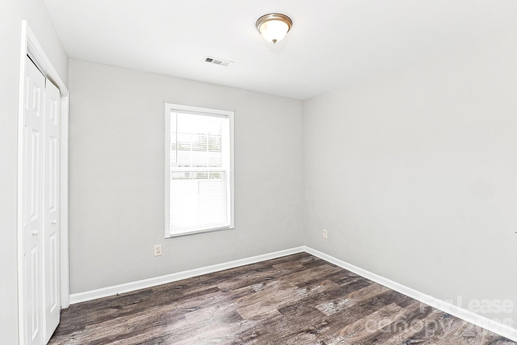 1109 Crescent Way - Photo 9