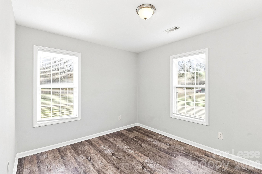 1109 Crescent Way - Photo 7