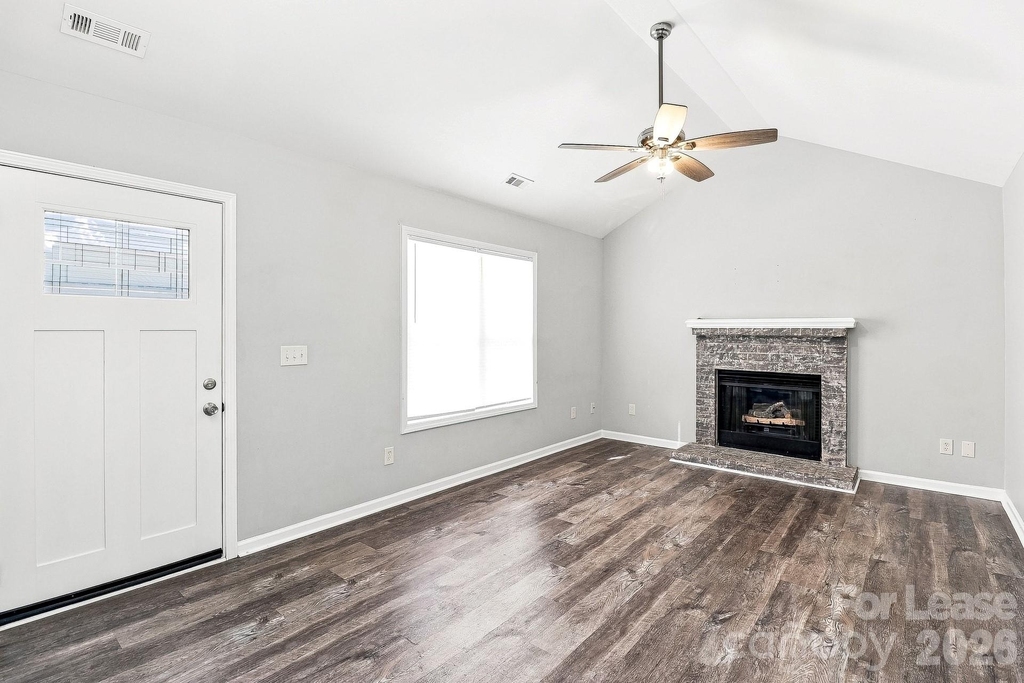 1109 Crescent Way - Photo 5