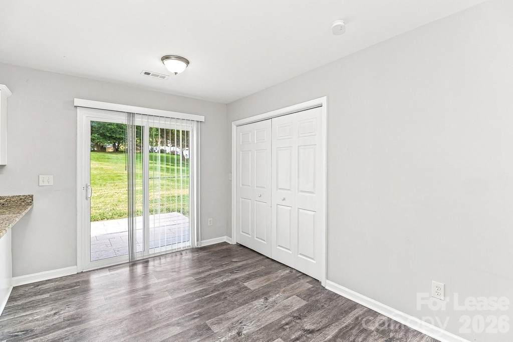 1109 Crescent Way - Photo 6
