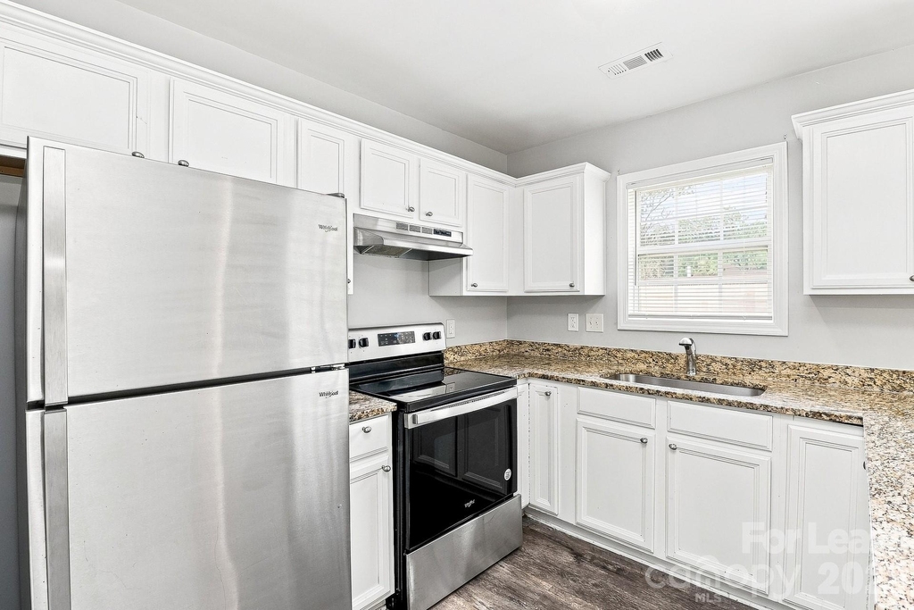 1109 Crescent Way - Photo 3
