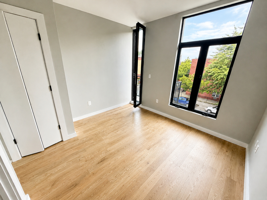 2819 Clarendon Road - Photo 5