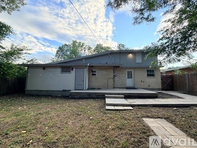 4925 Lubbock Avenue - Photo 2