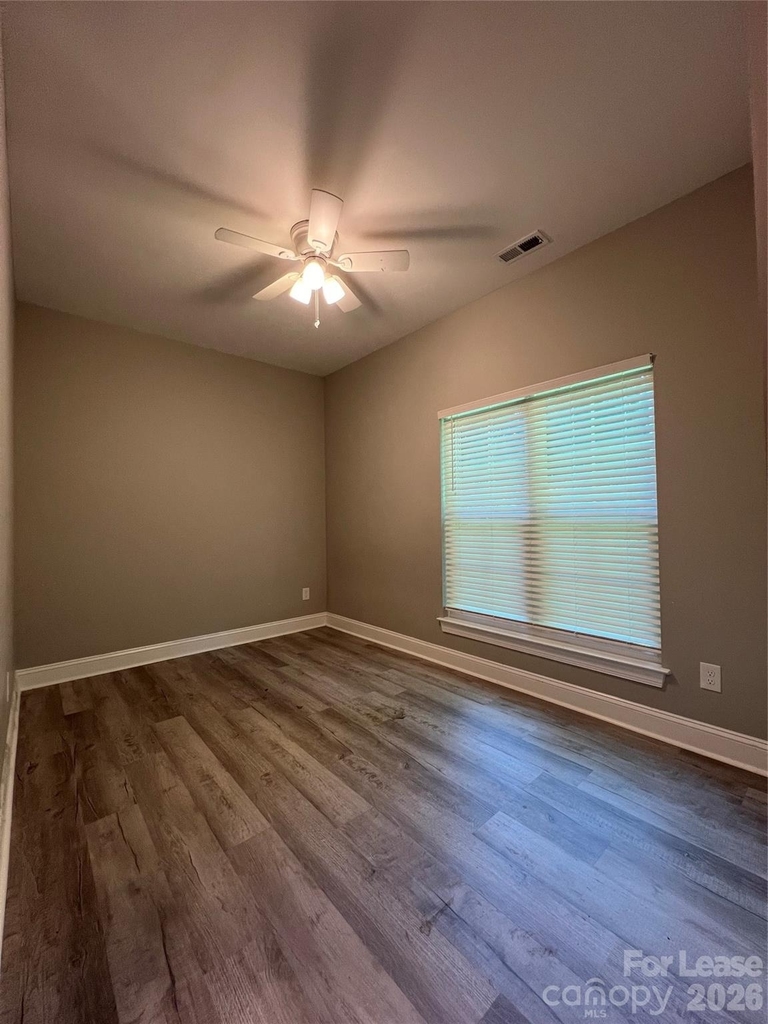 2425 Milton Avenue - Photo 11