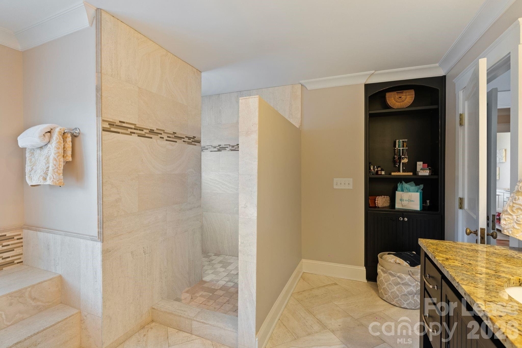 425 Tremont Avenue E - Photo 25