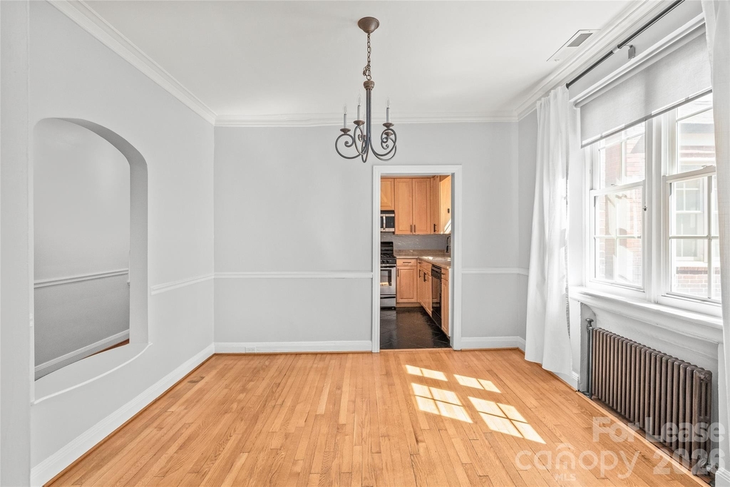 920 Monticello Terrace - Photo 7