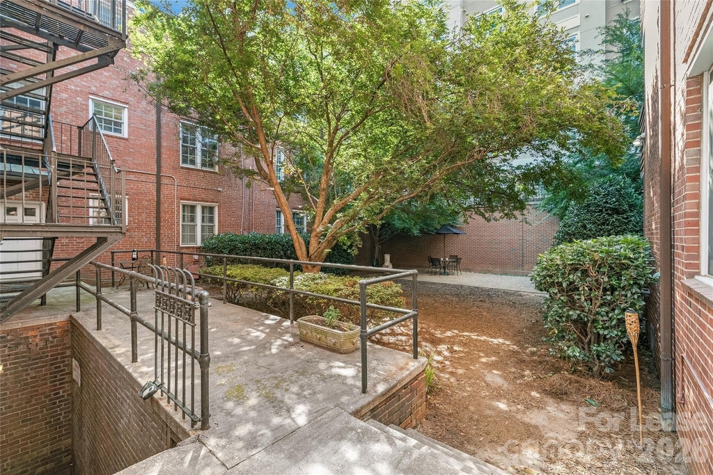 920 Monticello Terrace - Photo 19