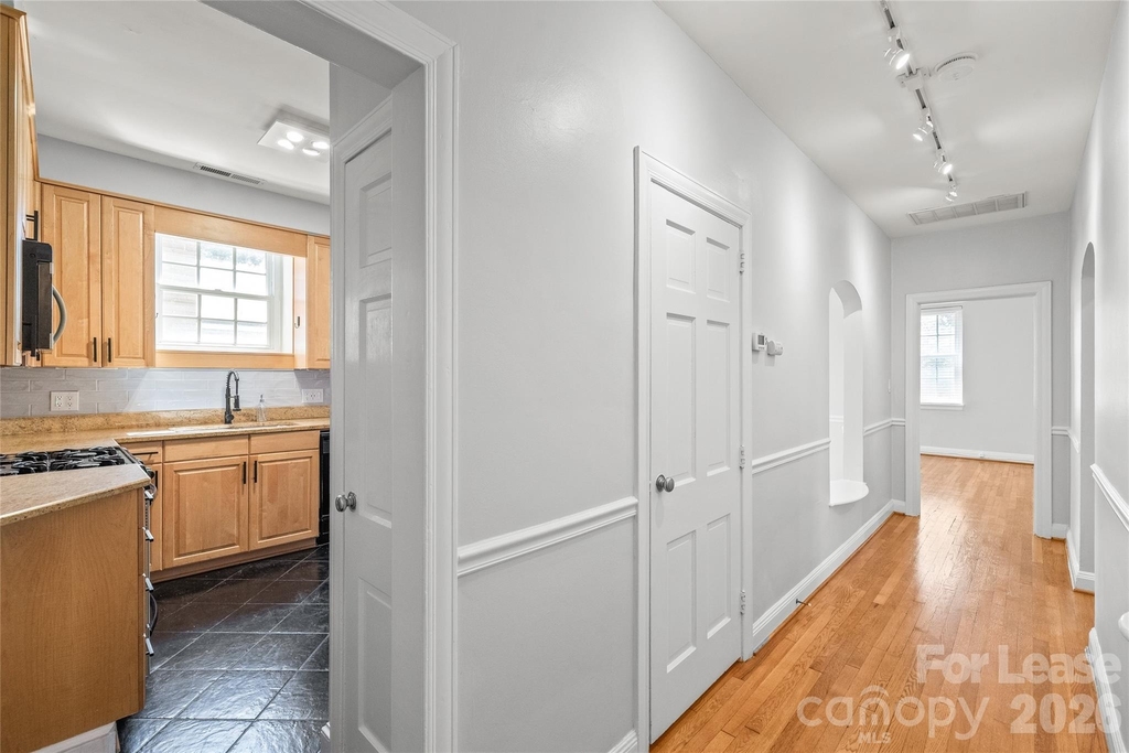 920 Monticello Terrace - Photo 2