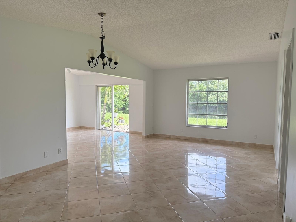15860 Laurel Oak Circle - Photo 6