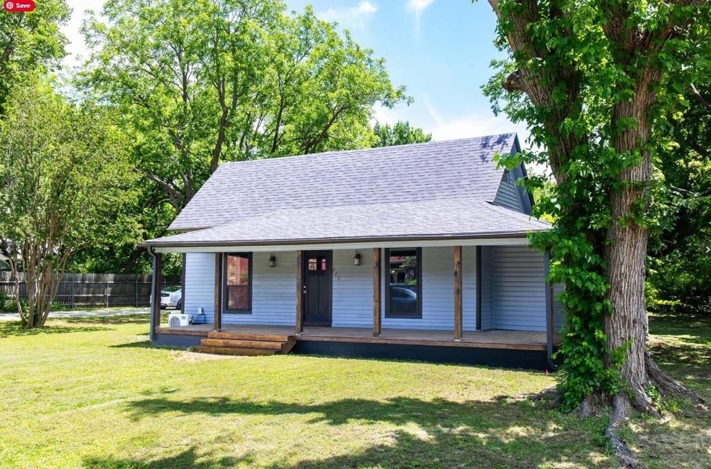 223 E Shreveport Street - Photo 1
