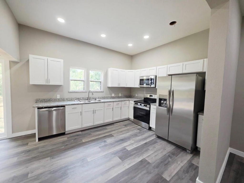 223 E Shreveport Street - Photo 10