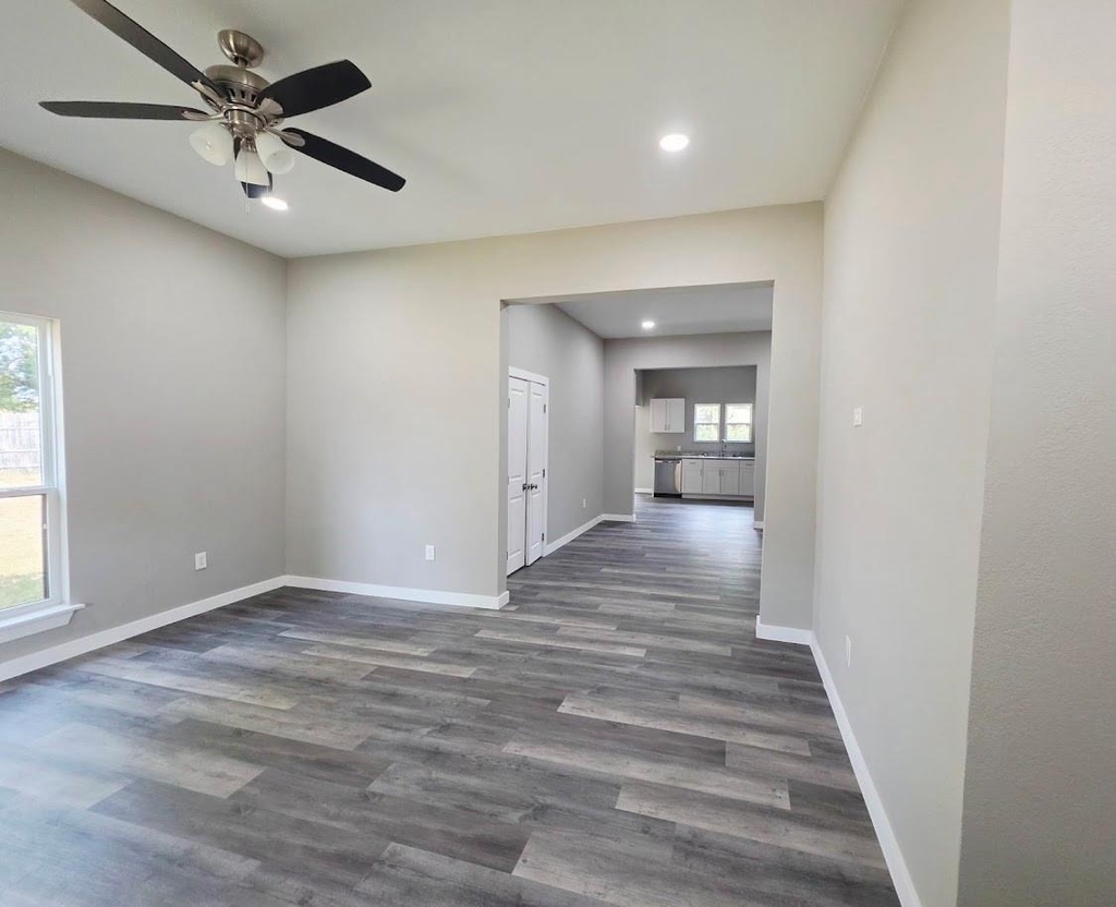 223 E Shreveport Street - Photo 8