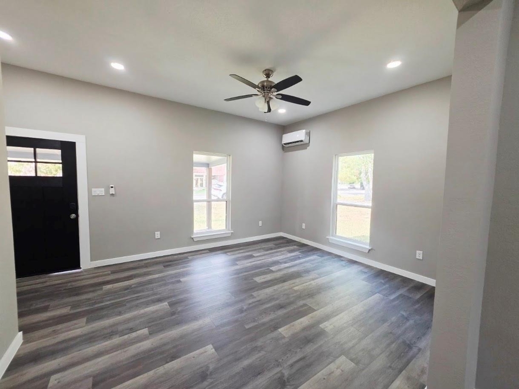 223 E Shreveport Street - Photo 6
