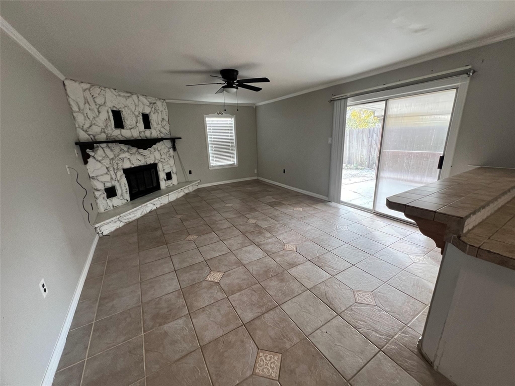 817 W Barron Avenue - Photo 2