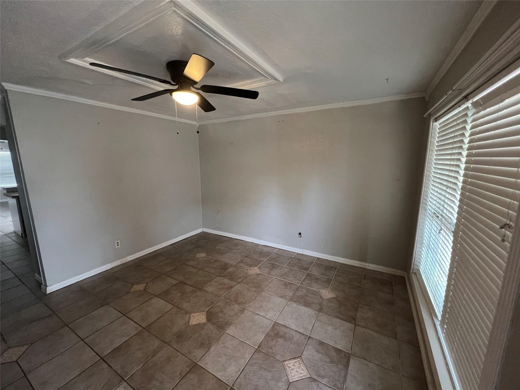 817 W Barron Avenue - Photo 4