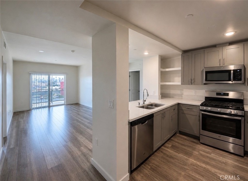 1025 S Berendo Street - Photo 2