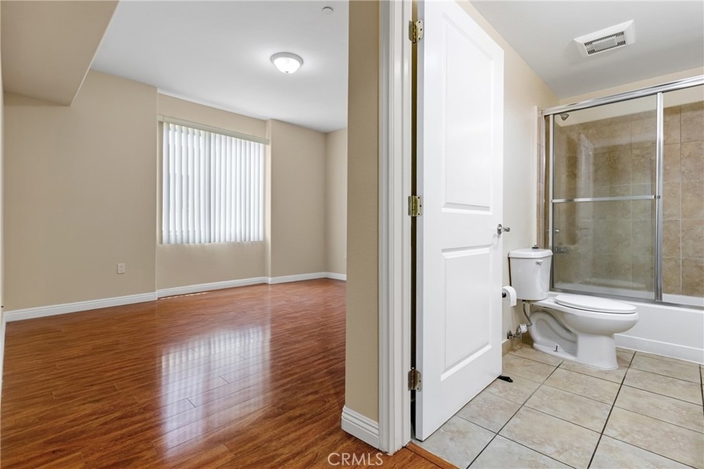 15435 Vanowen Street - Photo 14