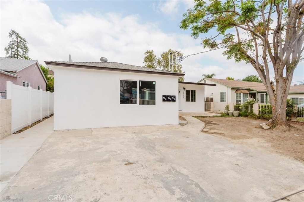 18306 Gresham Street - Photo 3