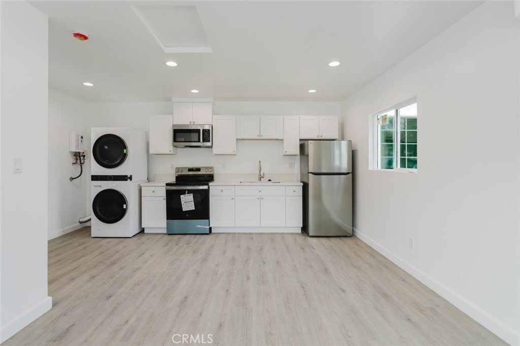 18306 Gresham Street - Photo 4