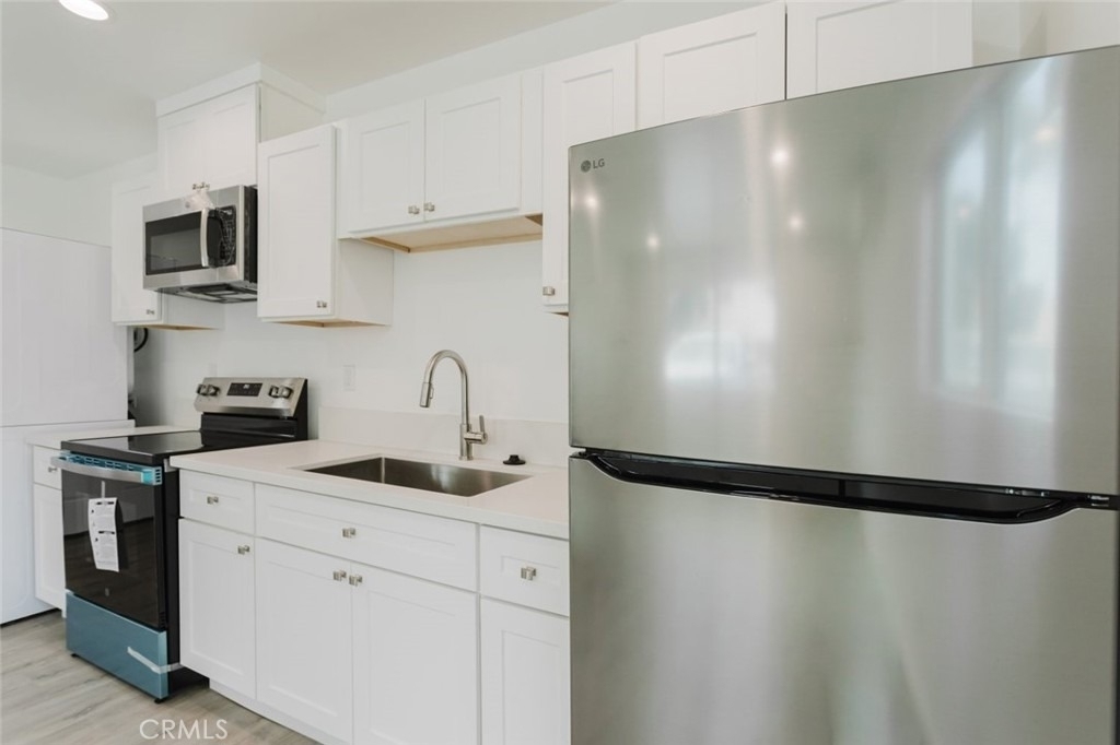18306 Gresham Street - Photo 7