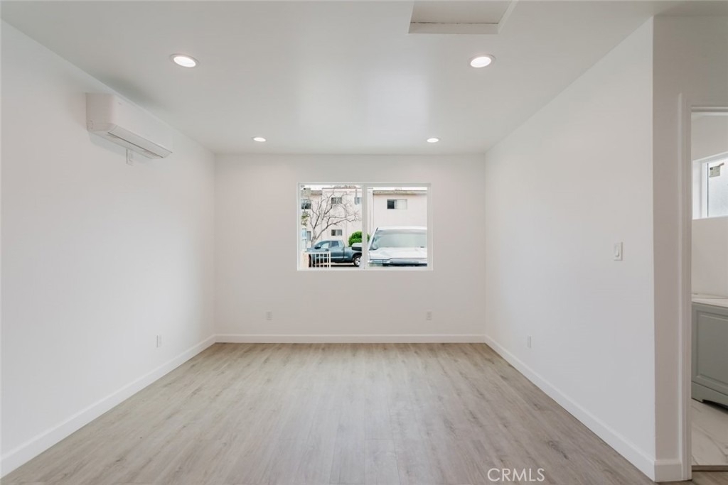 18306 Gresham Street - Photo 11