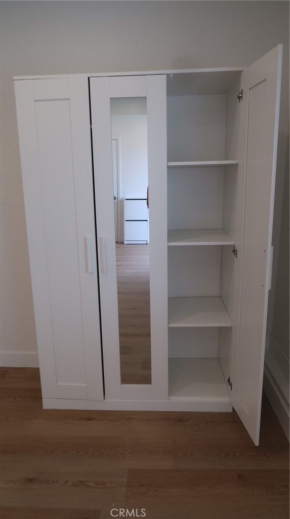 220 E Madison - Photo 9