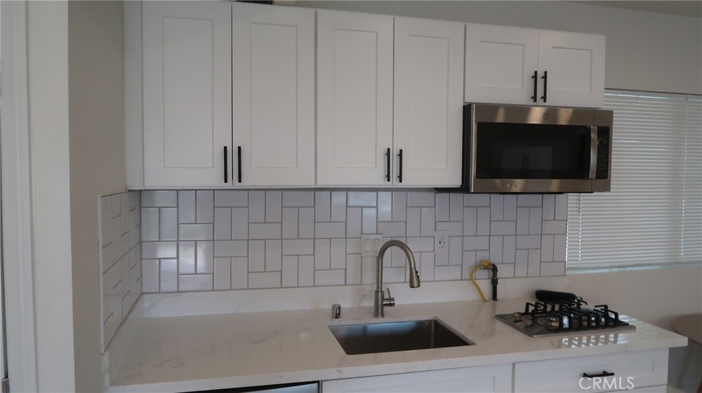 220 E Madison - Photo 2