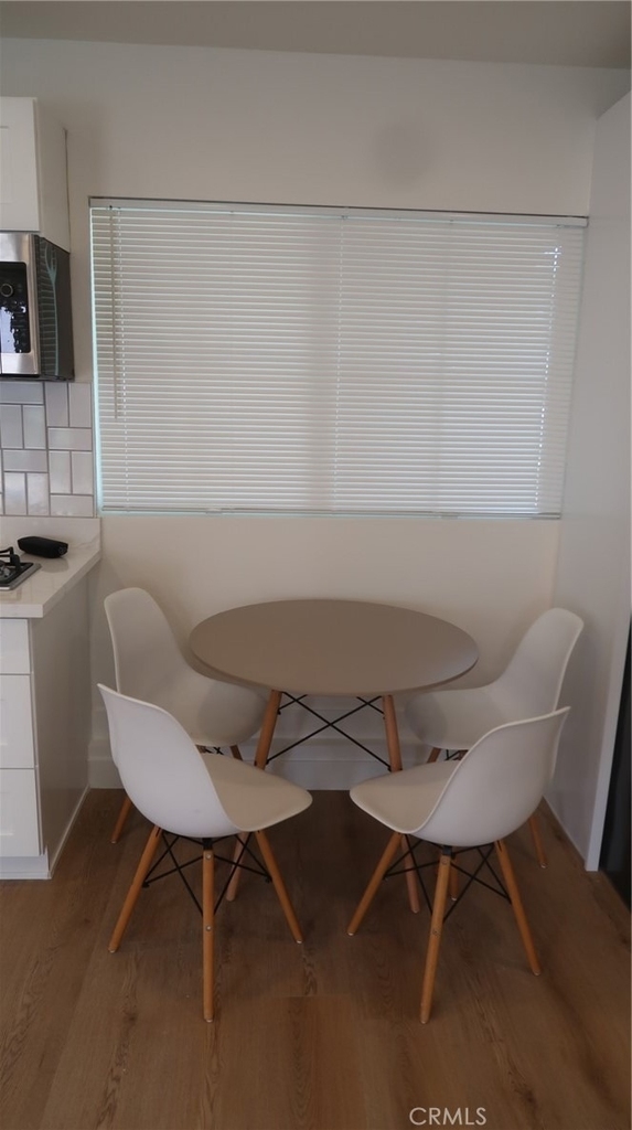 220 E Madison - Photo 3