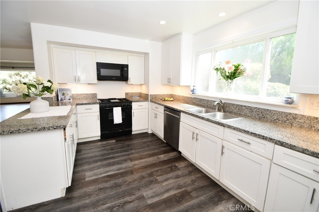 24263 Los Codona - Photo 1