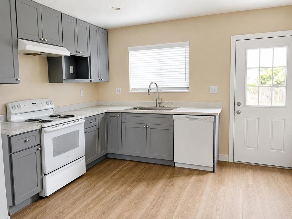 2056 Alum Rock Avenue - Photo 4