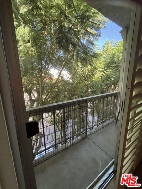 1440 Veteran Avenue - Photo 4