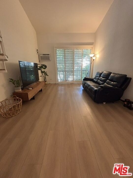 1440 Veteran Avenue - Photo 2