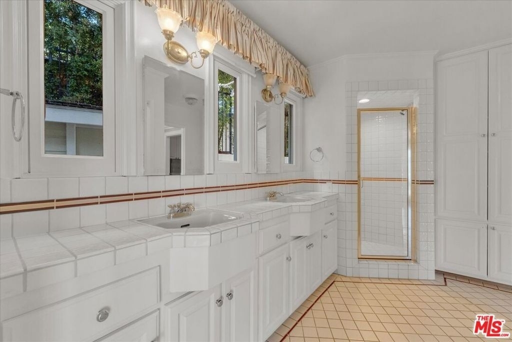 3836 Glenridge Drive - Photo 19