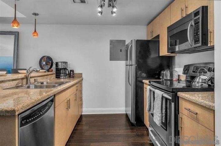 425 W Beech - Photo 3