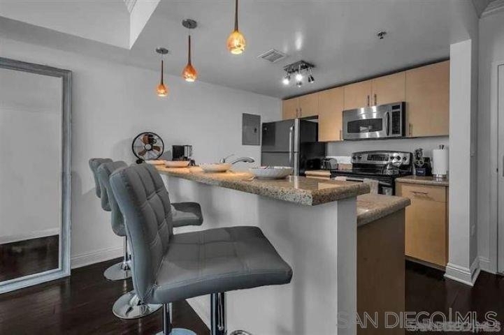 425 W Beech - Photo 11