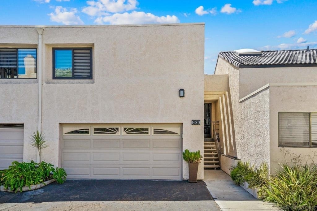933 Hygeia Avenue - Photo 1
