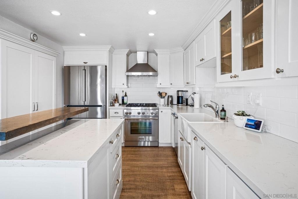 933 Hygeia Avenue - Photo 2
