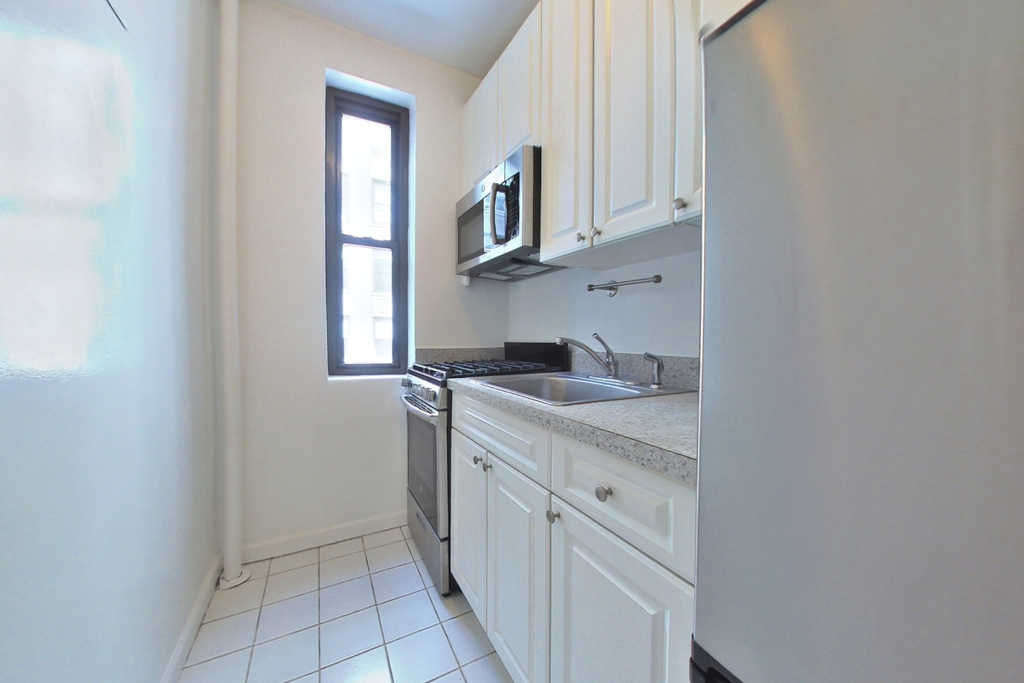 124 East 24th Street - Photo 2