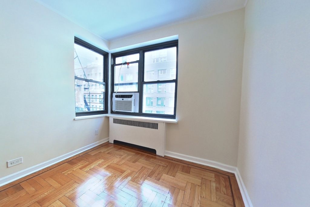 124 East 24th Street - Photo 5