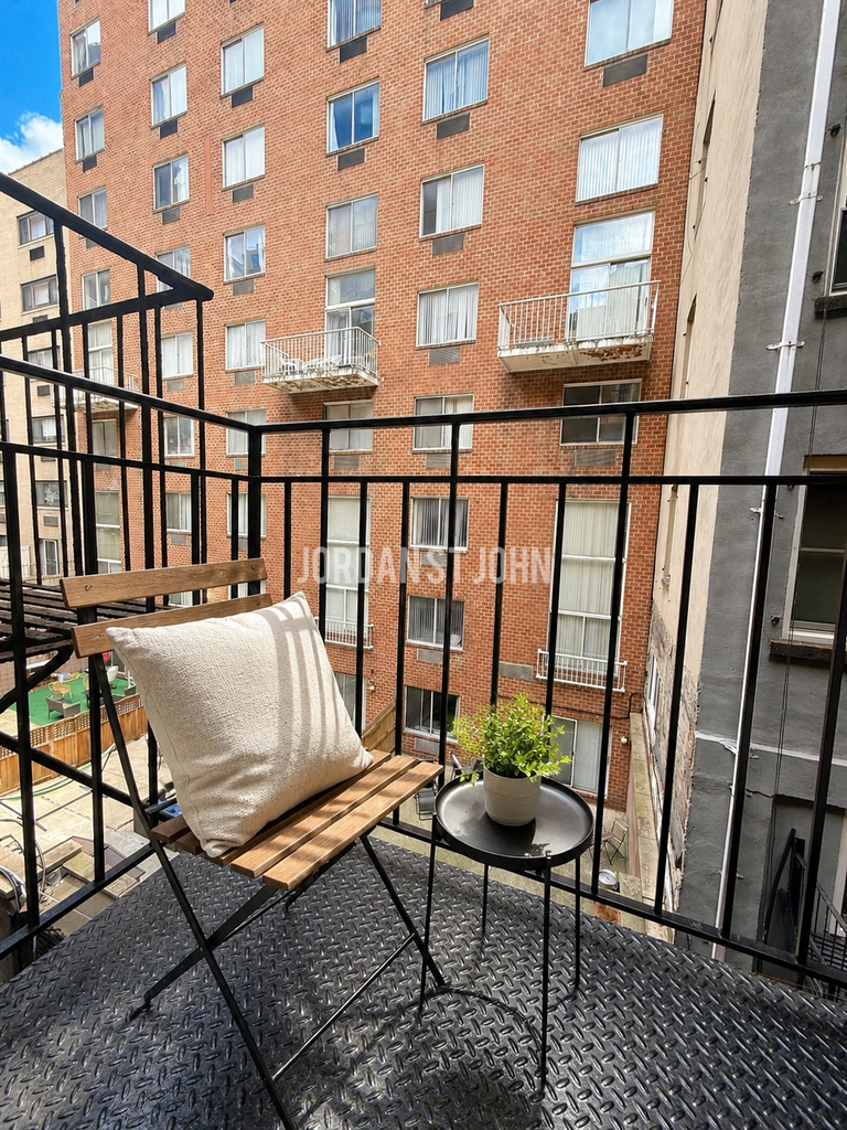 E 23RD ST - Photo 3