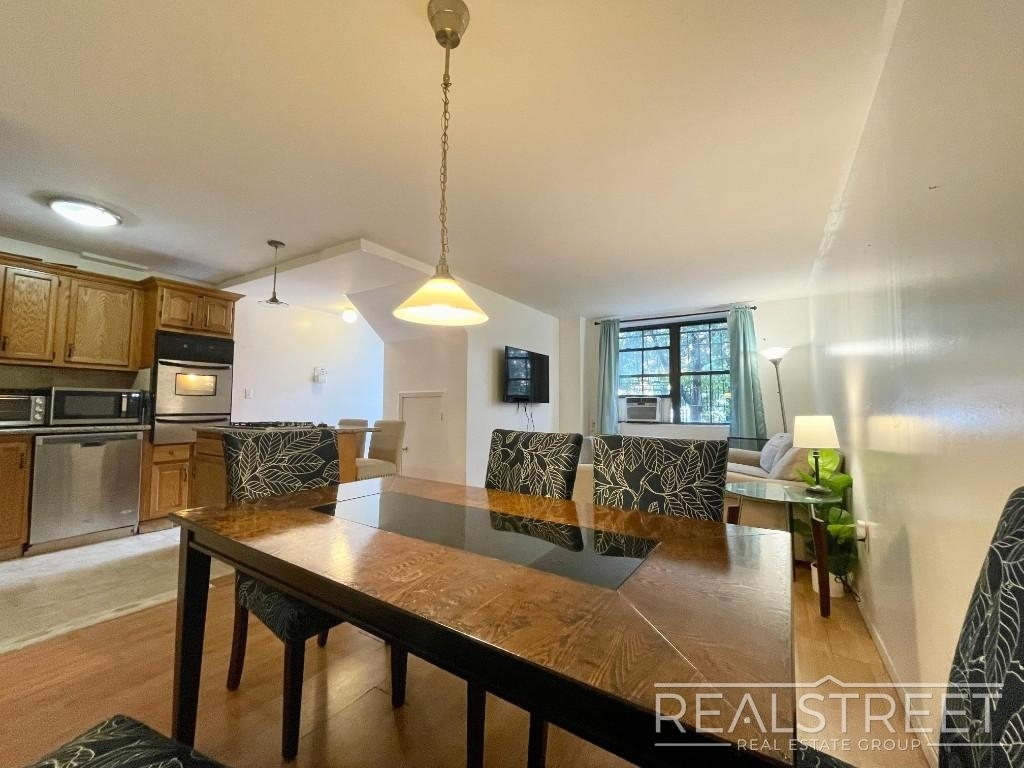 189 Saratoga Ave - Photo 1