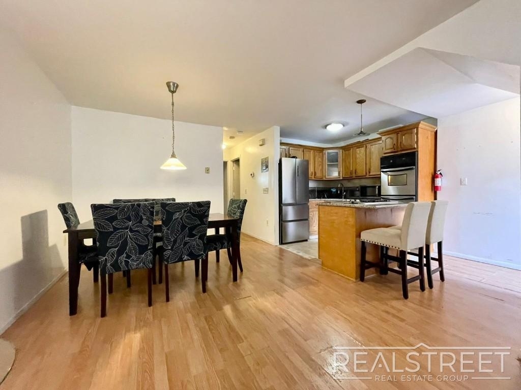189 Saratoga Ave - Photo 0