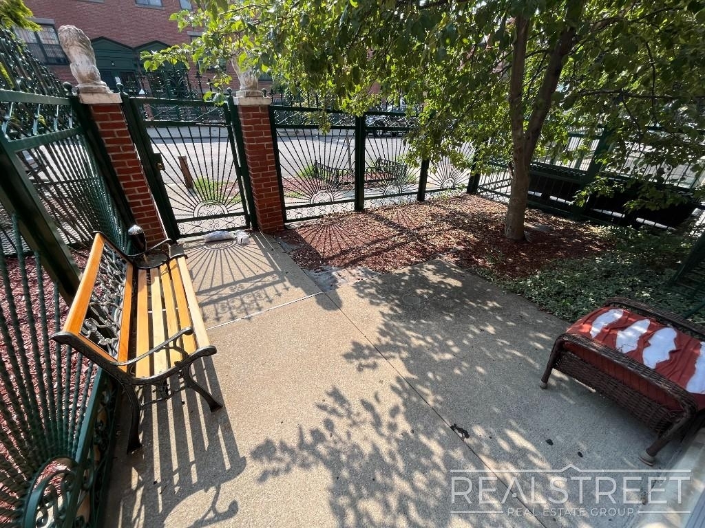 189 Saratoga Ave - Photo 9