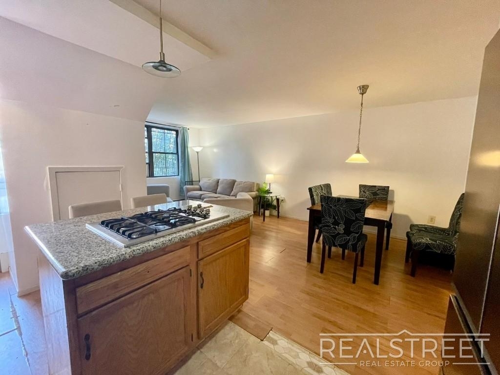 189 Saratoga Ave - Photo 5