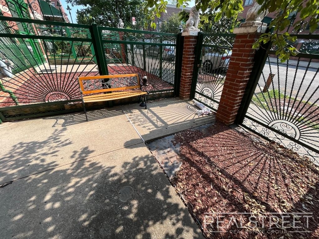 189 Saratoga Ave - Photo 8