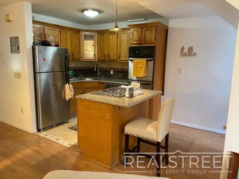 189 Saratoga Ave - Photo 3