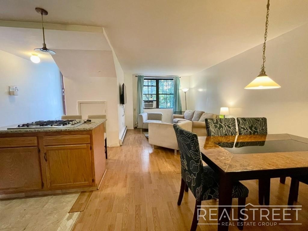 189 Saratoga Ave - Photo 6