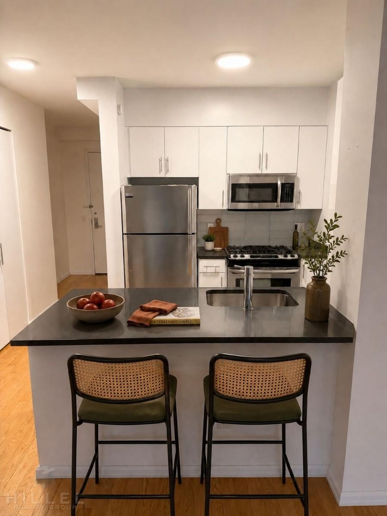 4610 Center Blvd - Photo 3