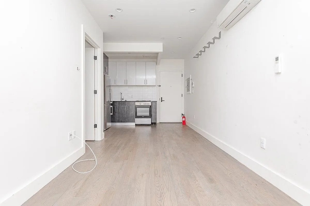 824 Lexington Avenue - Photo 0