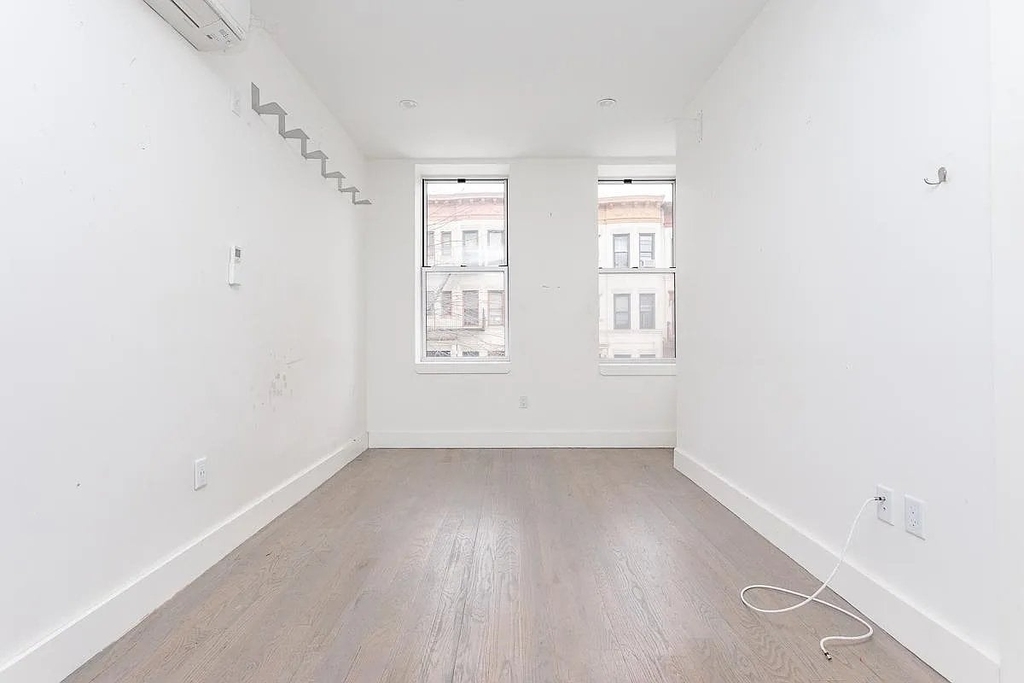 824 Lexington Avenue - Photo 2